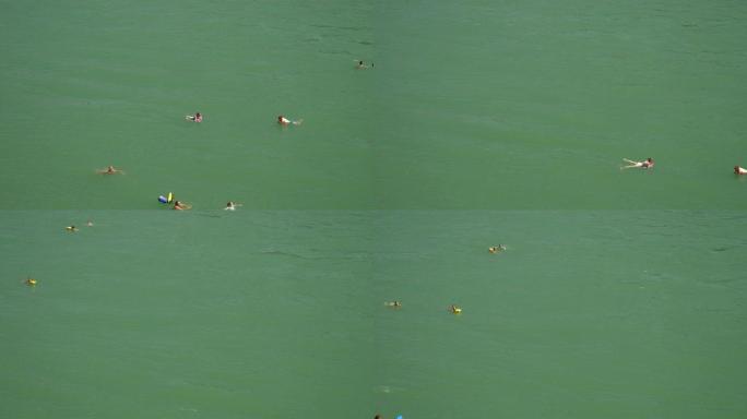 巴塞尔市晴天河游泳人桥俯视图全景4k瑞士