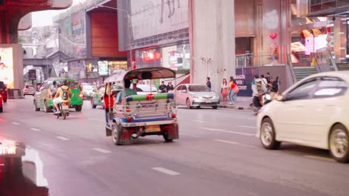 高峰时段曼谷市的街道交通