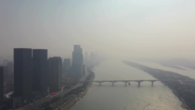 长沙市中心著名滨江交通海湾大桥晴天空中全景4k中国