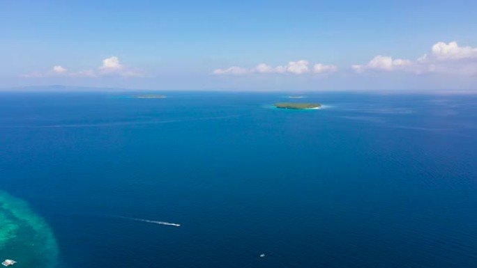 带小岛的海景，鸟瞰图。菲律宾群岛