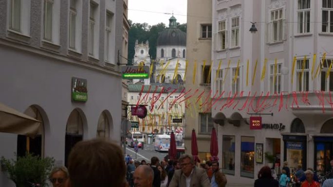 萨尔茨堡市中心日间著名步行街慢动作全景4k奥地利