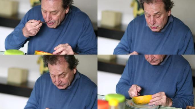 健康的老人早餐吃木瓜水果