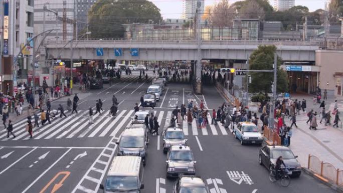 日本东京。2019年12月26日: 东京上野公交，行人景观