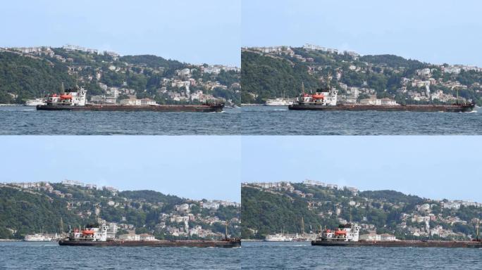 晴天在伊斯坦布尔的博斯普鲁斯海峡上的货船