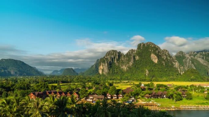 老挝万旺的山崖和稻田的壮丽景观时光流逝