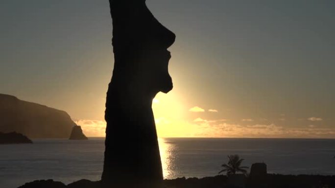 复活节岛。太平洋岸边的雕像。