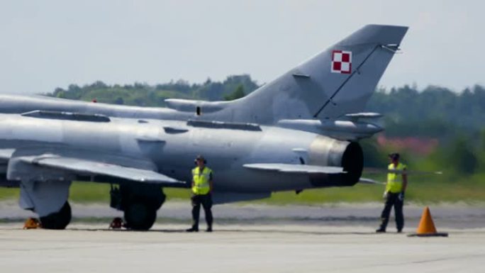 在格丁尼亚举行的航展上，F16-C战机正在准备飞行