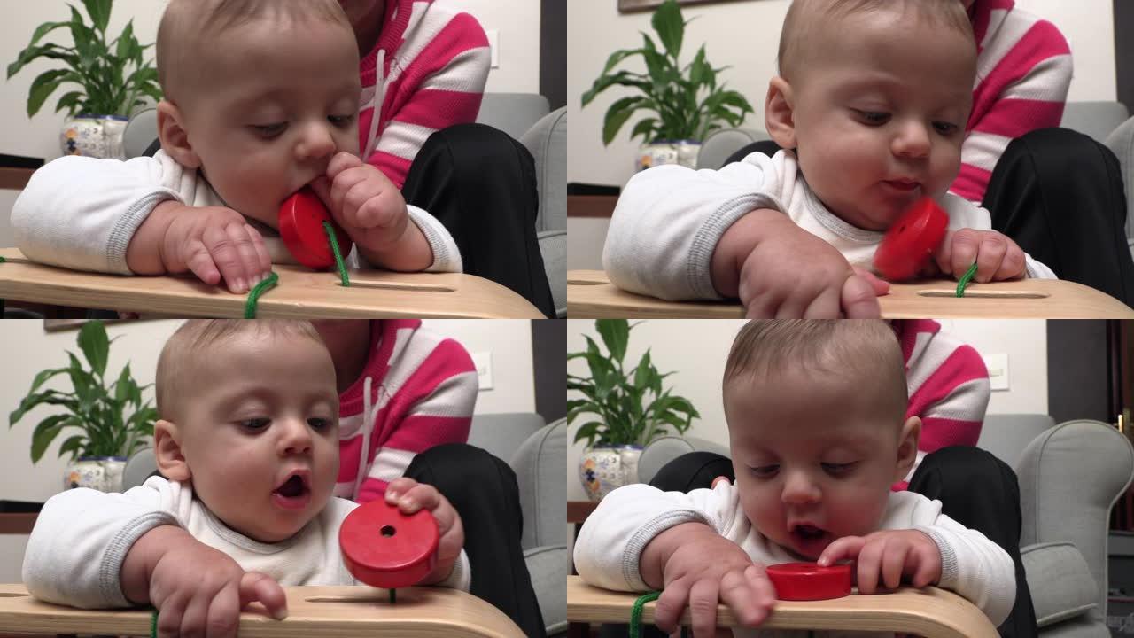 可爱的婴儿玩玩具把物体放进嘴里