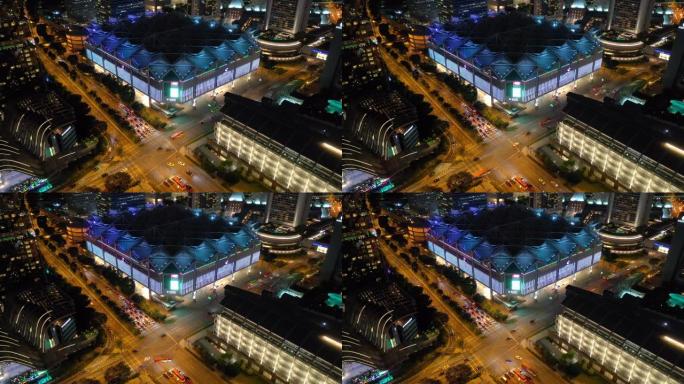 夜间飞行照明新加坡市市中心著名购物中心交通十字路口空中全景4k