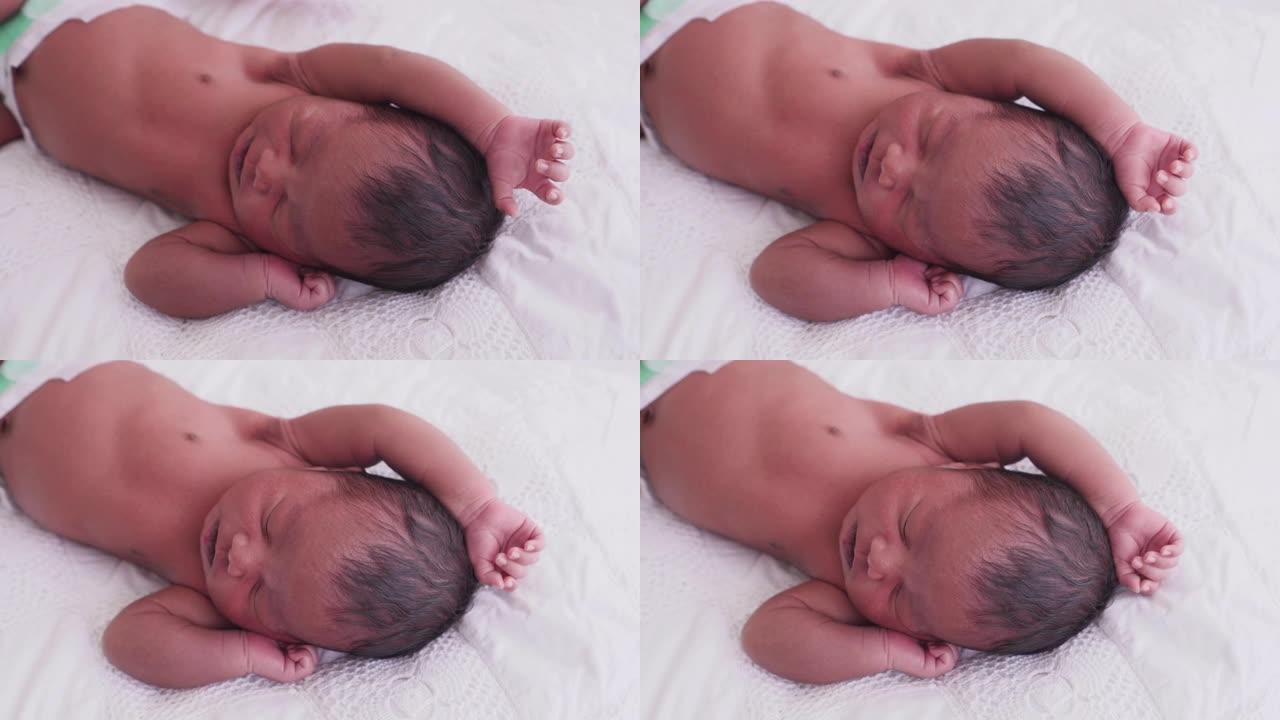 婴儿睡眠和手捂耳朵防止噪音