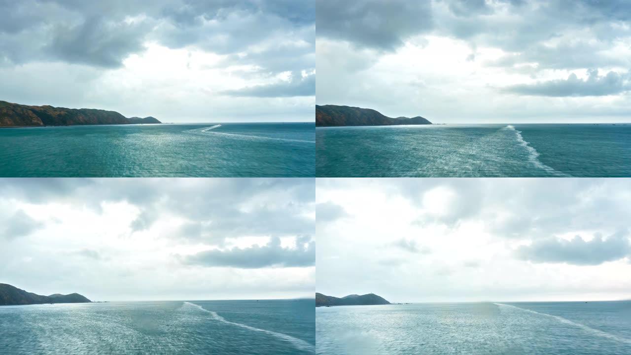在雨天在海洋海岸的蓝色水中航行新西兰景观时间流逝