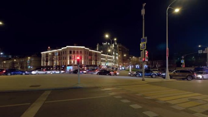 晚上的Borovitskaya广场，大石桥和克里姆林宫