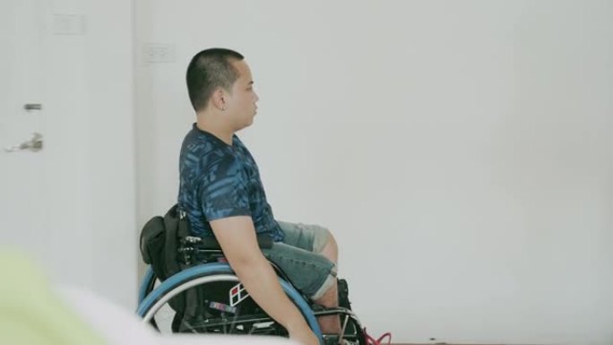残疾人找点东西喝-股票视频