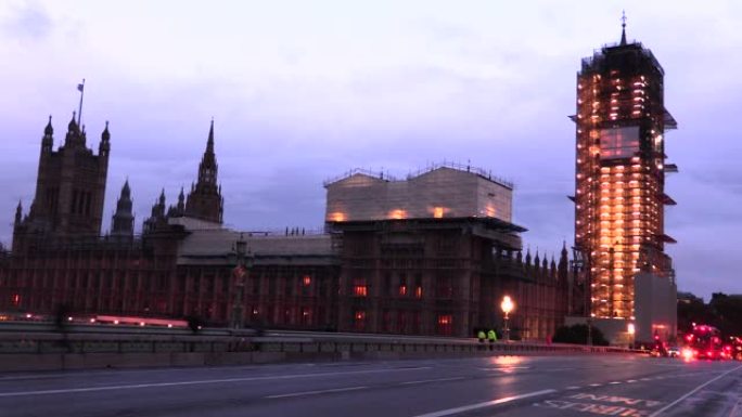 议会大厦和大笨钟在日出时的交通