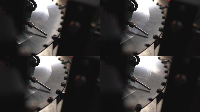 关闭螺丝制造机