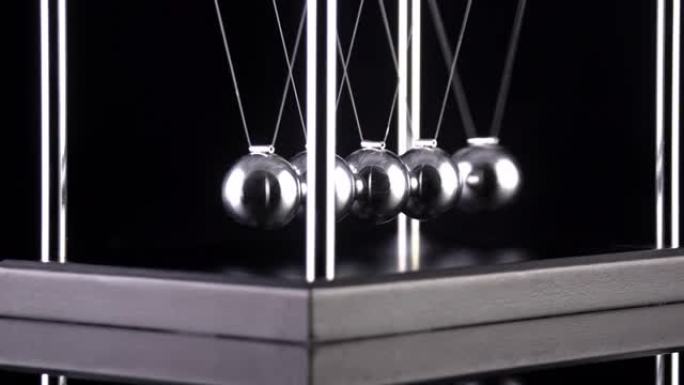 牛顿的摇篮慢动作牛顿撞珠视频素材