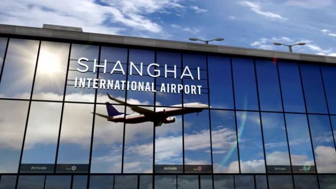 中国上海浦东的飞机降落在航站楼