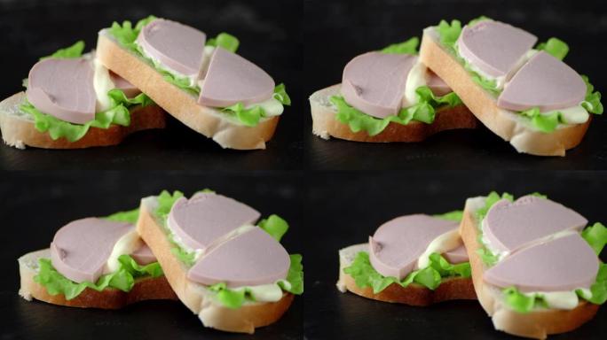 切成薄片的香肠三明治慢慢旋转。