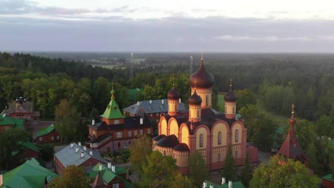 爱沙尼亚艾达-维鲁马Pühtitsa修道院鸟瞰图