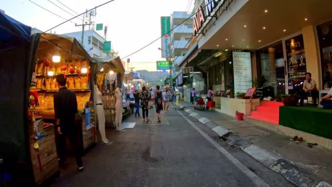 泰国华欣市场街的延时行走和移动
