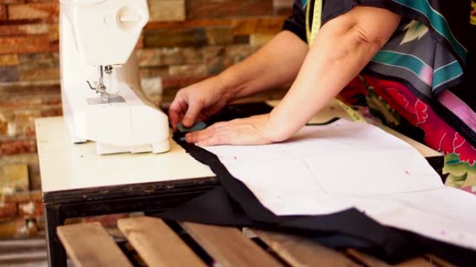 亚洲女性在家缝纫织布工人家庭主妇