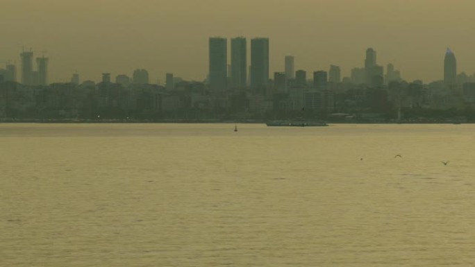 伊斯坦布尔的日出城市滨海船只
