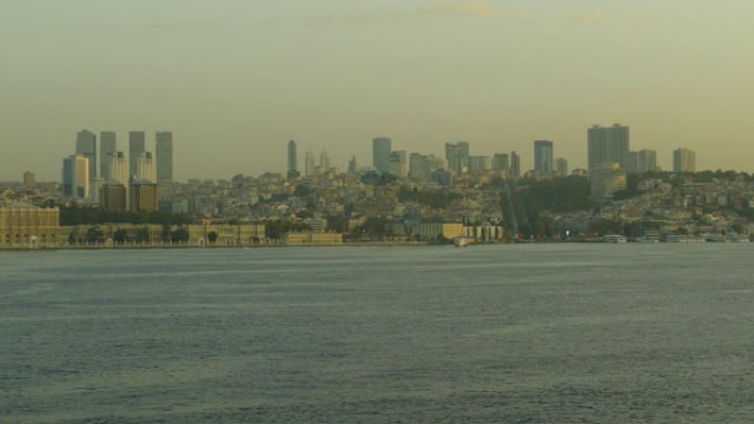博斯普鲁斯海峡的伊斯坦布尔晨景