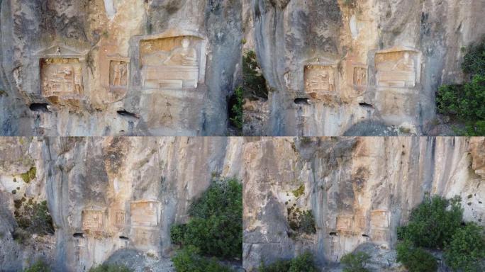 土耳其梅尔辛省Adamkayalar的岩石雕刻人物 (字面意思是 “人-岩石”)