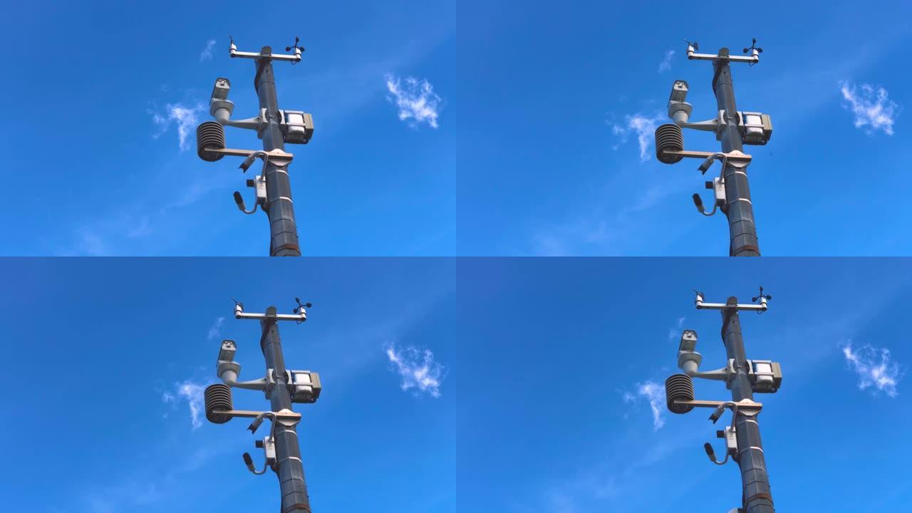 自动气象站，带有天气监测系统和用于观察的摄像机。在蓝天的背景下。