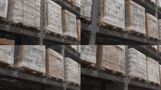 仓库内部和一排排带箱子的货架。