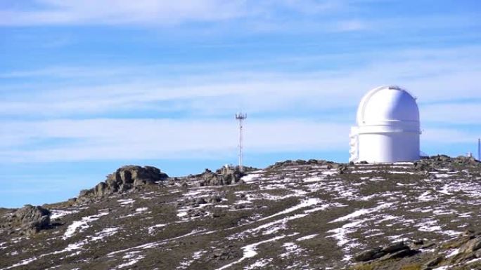 雪山山顶Calar Alto天文台的延时