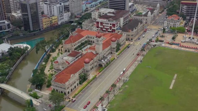 白天时间吉隆坡城著名的宫殿滨江湾交通街道空中俯视图4k马来西亚