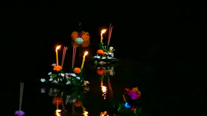克拉通节倒映在湖面上的灯光