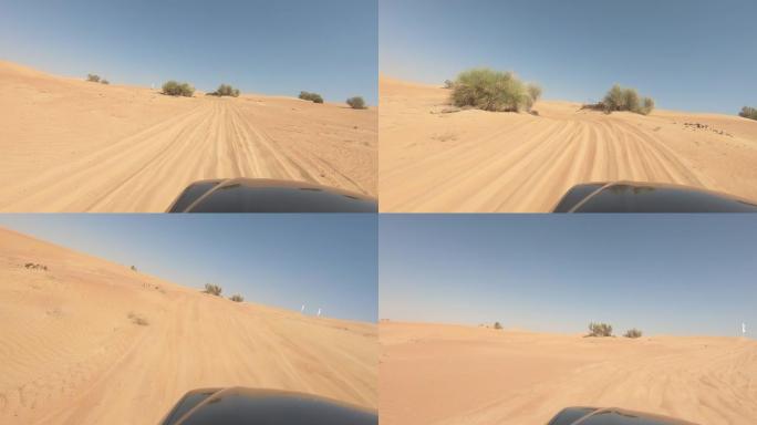 汽车在沙漠中行驶。挡风玻璃摄像头。迪拜
