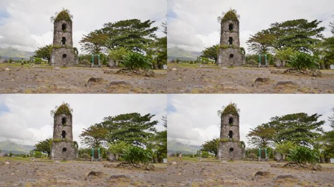 Cagsawa教堂的废墟，显示马永山在背景中爆发。Cagsawa Albay菲律宾