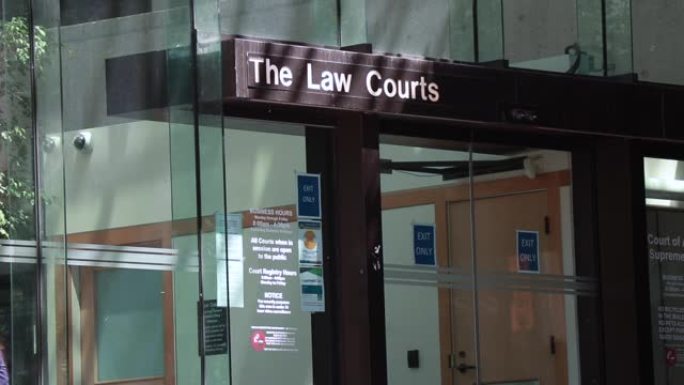 观景入口和标志的法院在温哥华市中心