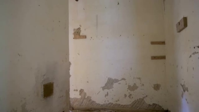 爱沙尼亚房屋墙壁上的油漆剥落