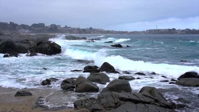 智利昆泰岩石海岸被海浪袭击-慢动作大浪