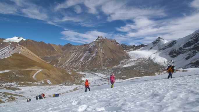 背包 登山 攀岩 成功力量成就登山运动员