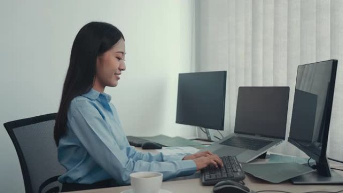 亚洲女性工作代码程序开发计算机网络开发办公室办公桌上的工作设计软件。
