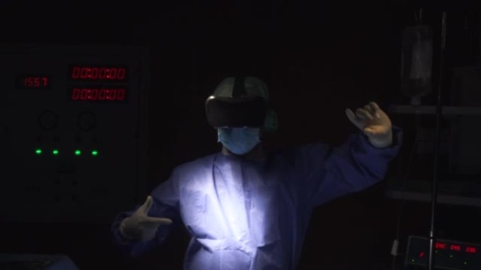 医生在手术室佩戴虚拟现实耳机进行实验性医疗程序