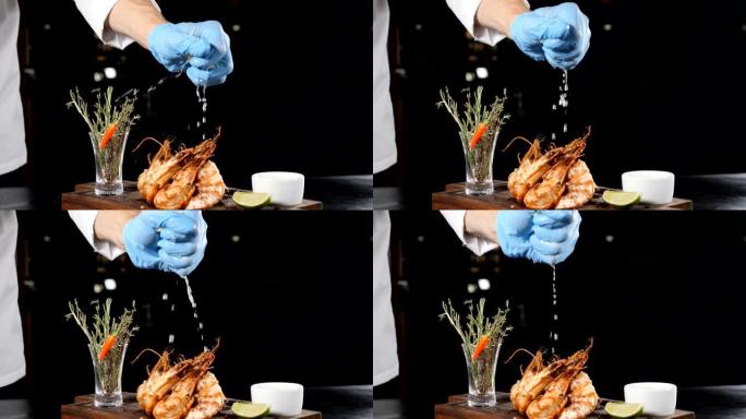 慢动作食物视频。餐厅菜。柠檬或酸橙汁滴在放在棕色板上的flamb é 式煮熟的虾上。厨师手榨石灰的特