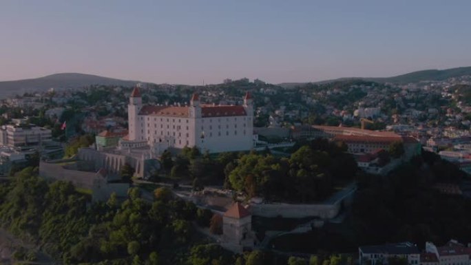 布拉迪斯拉发城堡的航拍画面