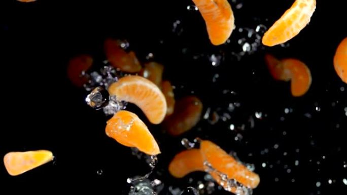 橘子碎片随着水滴飞舞