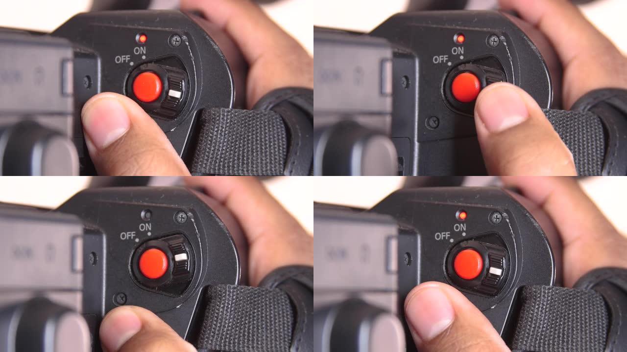 摄像机上黑人操作记录按钮的特写