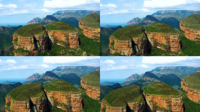 在南非，他的三个朗达维尔 (rondavel) 在布莱德河峡谷上空的无人机鸟瞰图。美丽的风景充满自然