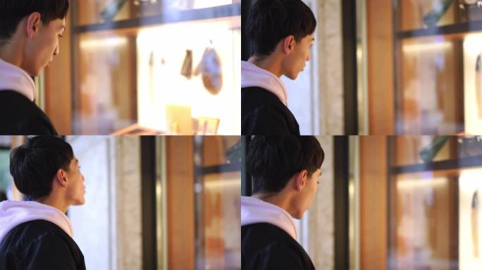 年轻人为女友选择礼物