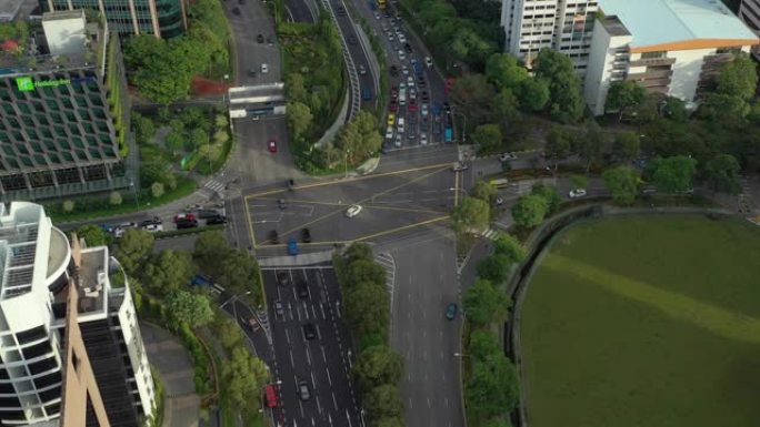 阳光明媚的日落新加坡市市中心交通街十字路口空中全景4k