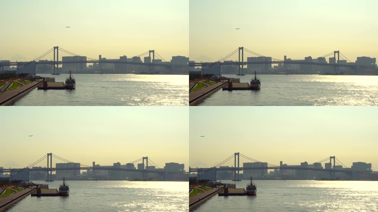 从东京丰洲大桥看到的彩虹桥