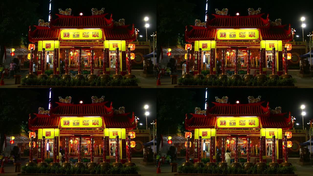 泰国春武里府，10月在中国素食节的Sawang boriboon基金会的香烛门上装饰了五彩缤纷的灯光
